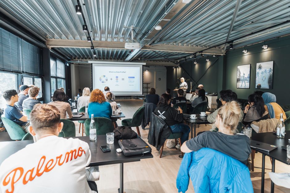Online Lernen im Marketing: Kursmaterial und Live-Feedback